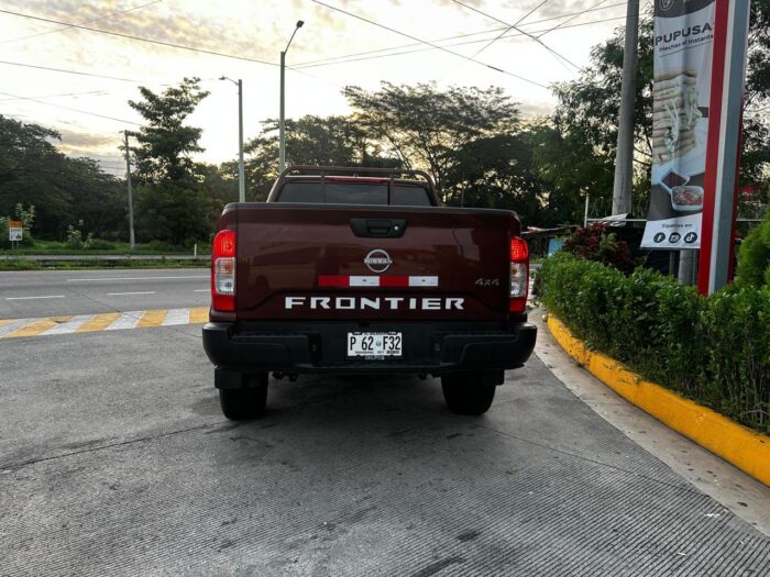 Nissan Frontier 4x4 Automático - Imagen 2