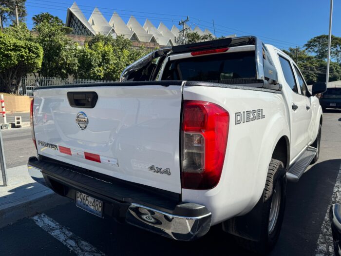 NISSAN FRONTIER 2021 ESTANDAR  4x4 - Imagen 6